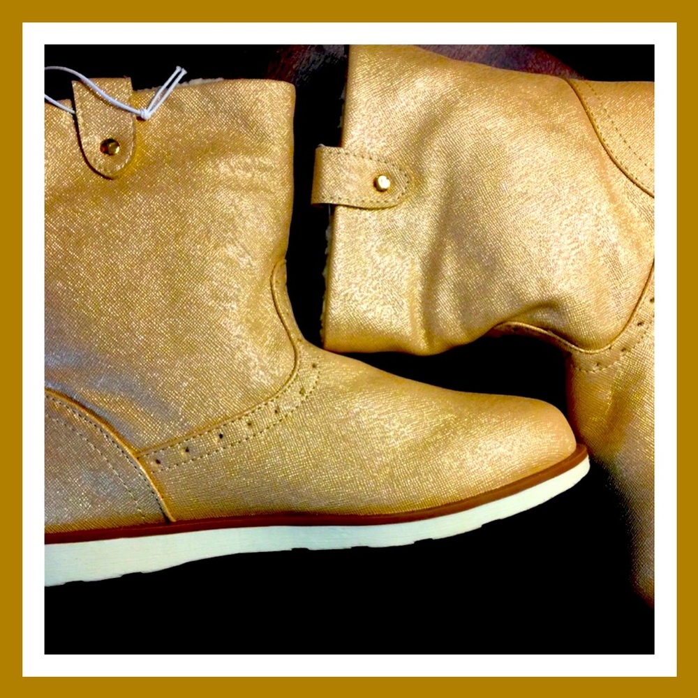 Children's Place Winter Boots & Fashion Gold Glistening Fleece lined NWT sz 2